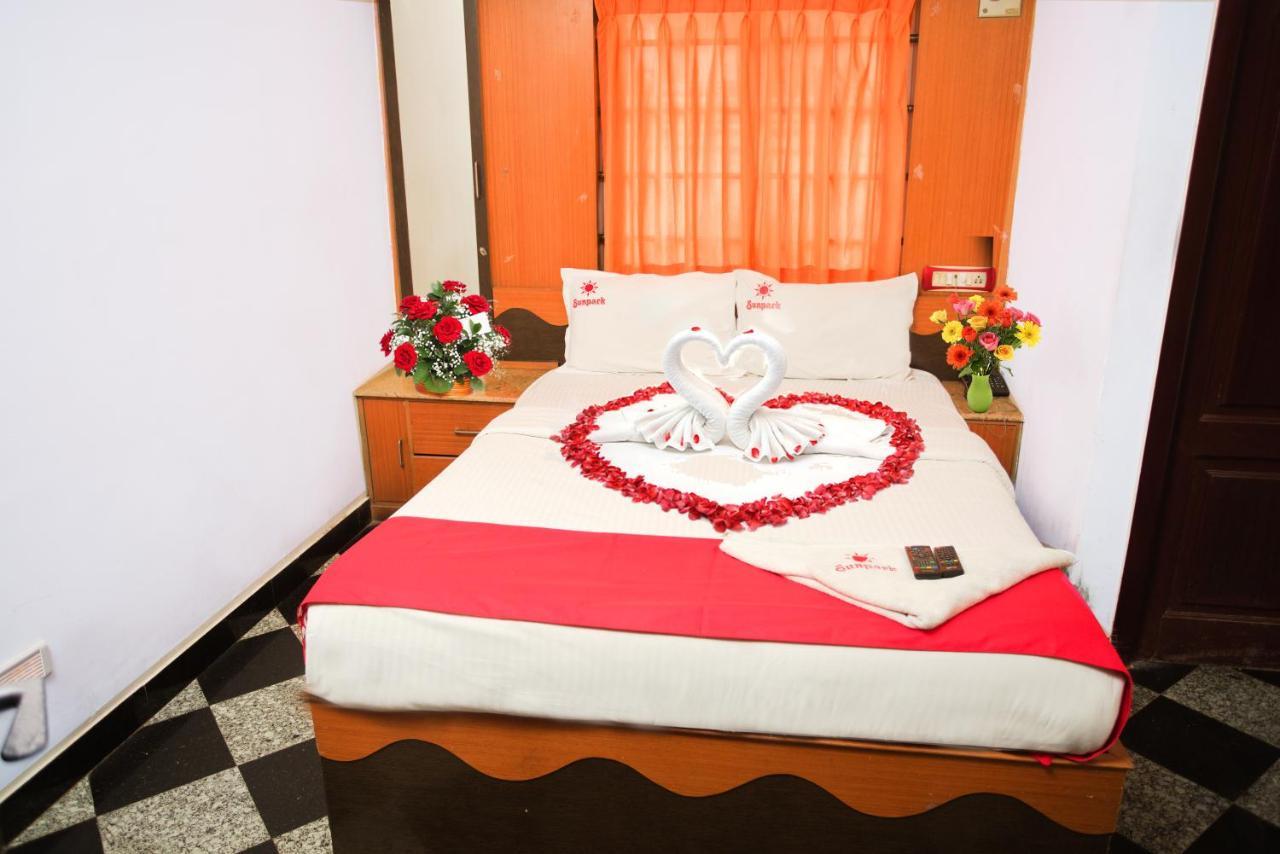 Hotel Sunpark Inn Madras Buitenkant foto