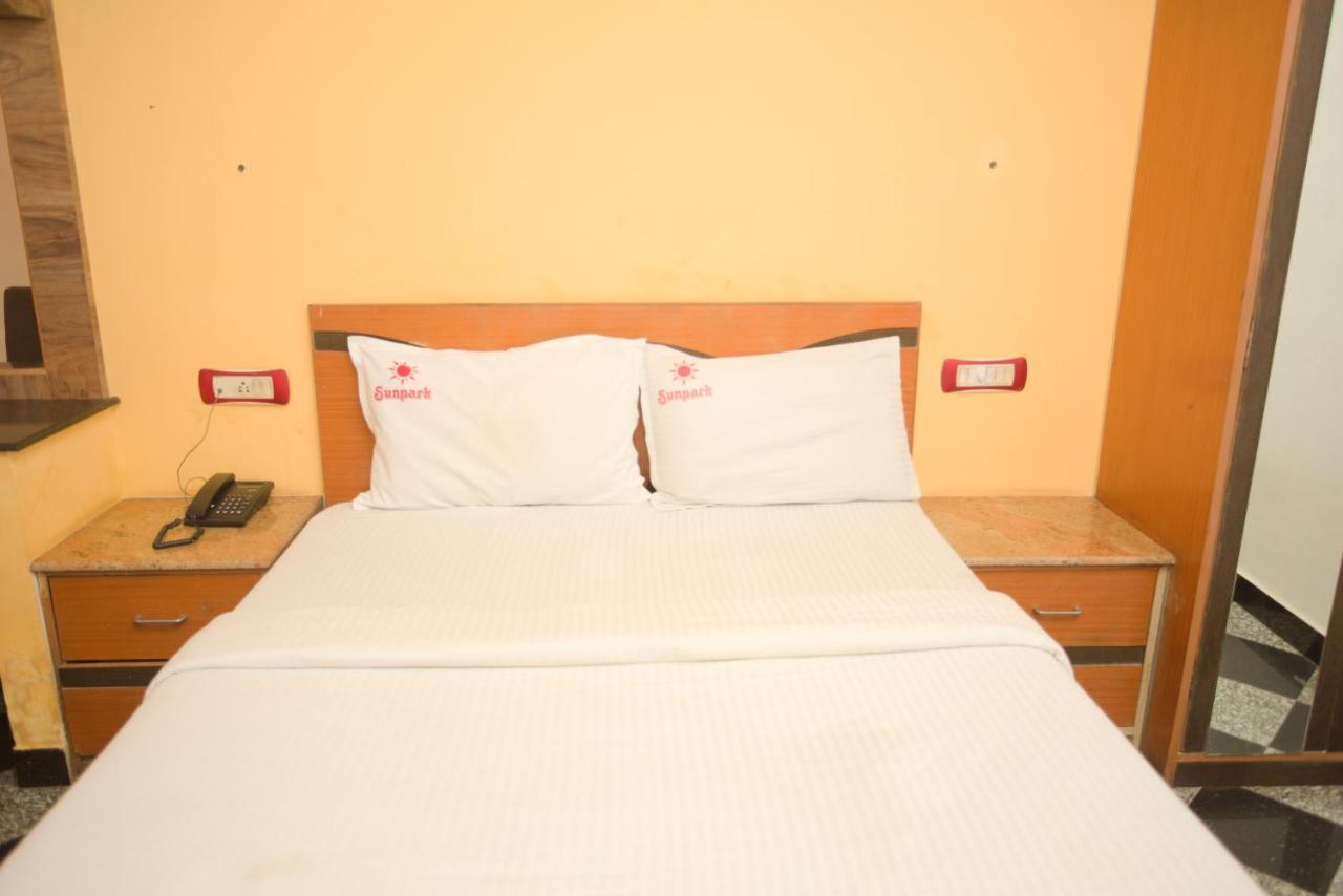 Hotel Sunpark Inn Madras Buitenkant foto